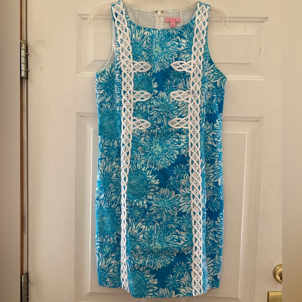 Lilly Pulitzer Mirabelle Dress
Lion in the Sun
Arielle Blue
Size 8